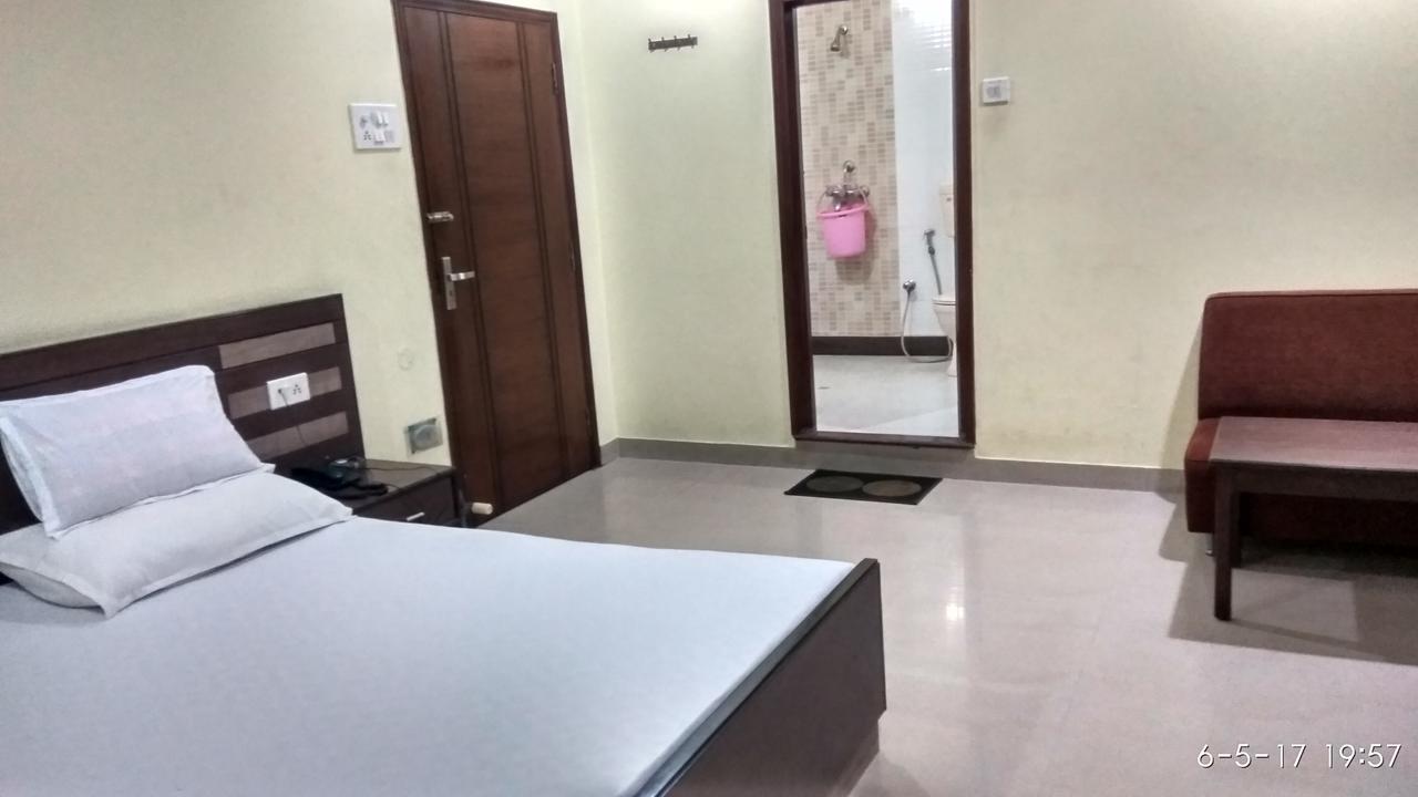 Hotel Varsa Dibrugarh Eksteriør billede