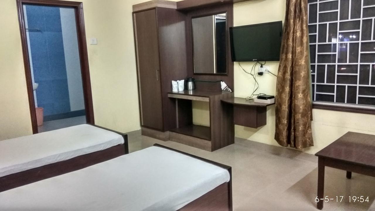 Hotel Varsa Dibrugarh Eksteriør billede